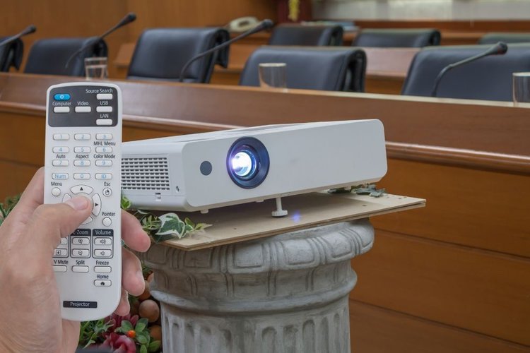 How To Make A Projector Picture Clear? 7 Solutions Pointer Clicker