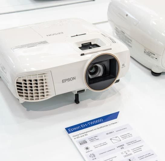 Why Is My Epson Projector Screen Flickering (On & Off at Random