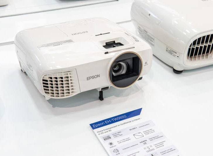 Why Is My Epson Projector Screen Flickering (On & Off at Random