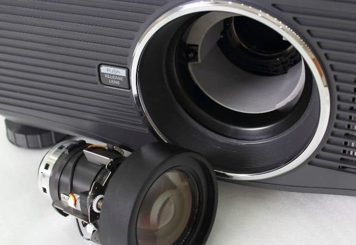 Black/Green Horizontal Lines on Projector Screen Causes and Solutions