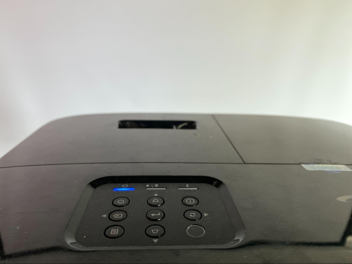 4 Effective Solutions to Stop Blue Light Flashing on Optoma Projectors