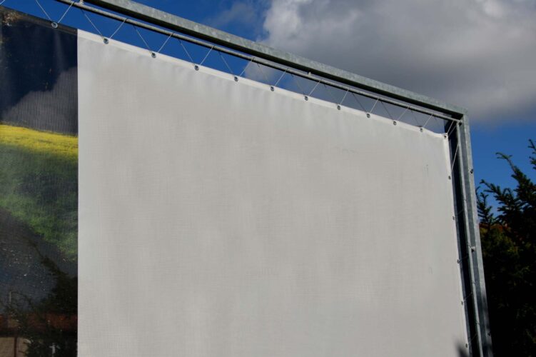 10 Cheap DIY Outdoor Projector Screen Alternatives in 2023 Pointer