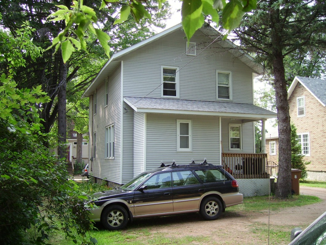 Pulaski Place House 6 Bedroom / 2 Bath