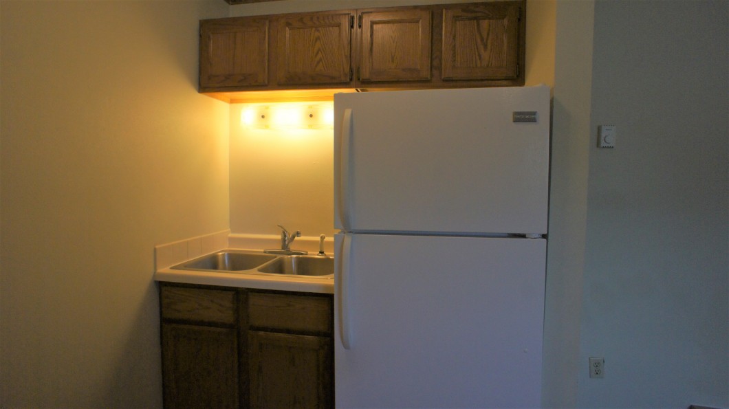 Pet Friendly 1Bedroom SplitLevel Apartment Available 2024/2025 School