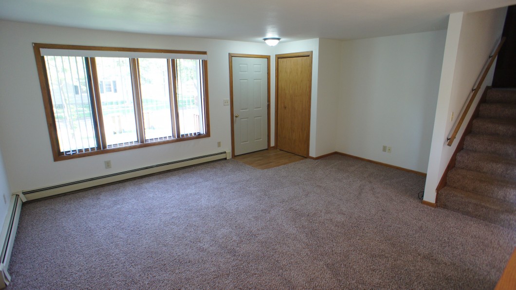 2 Bedroom Pet Friendly Duplex Available!
