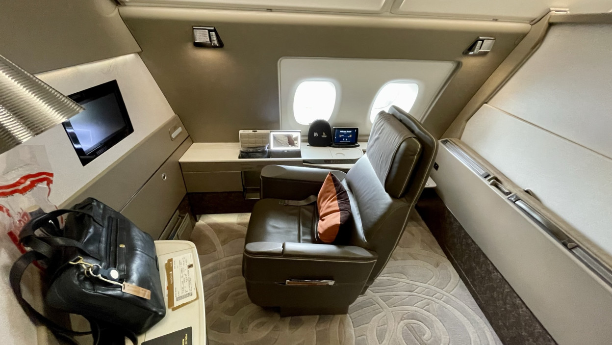 Onboard the World’s Best First Class Cabin Singapore Airlines Suites PointsDojo