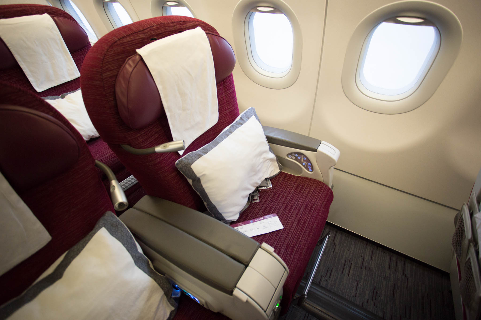 Review Qatar A320 First Class, Doha To Dubai Points From The Pacific