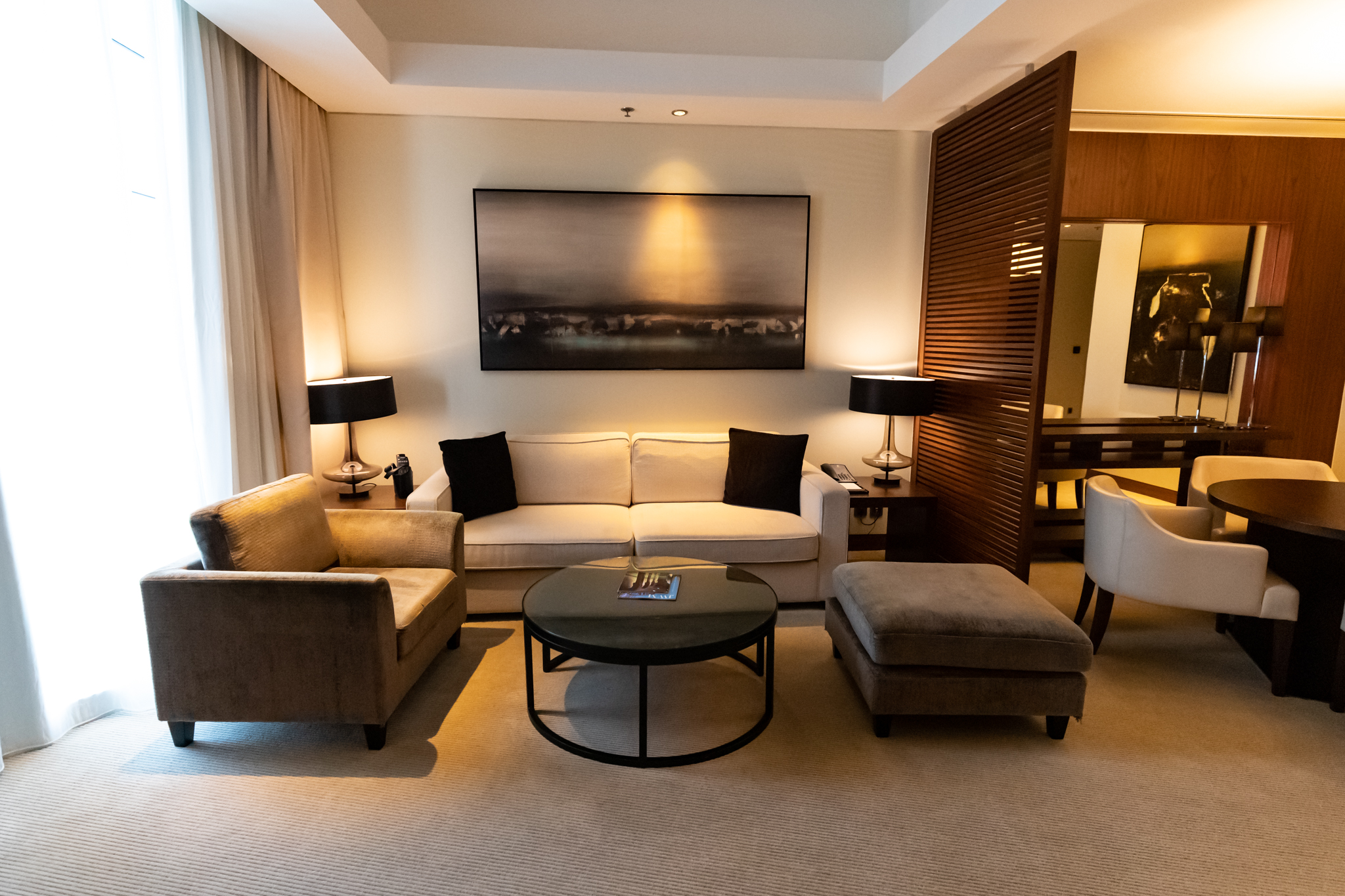 Review JW Marriott Dubai Deluxe Corner Suite LaptrinhX / News
