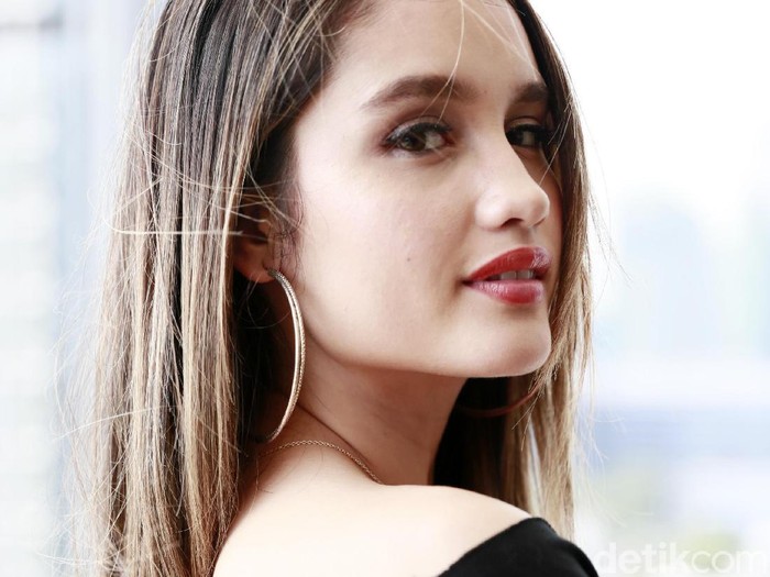 Usai Unggah Kata-Kata Bijak Di Ig, Begini Pengakuan Cinta Laura - Pojok Batam