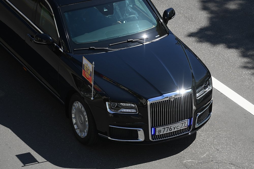 The armoured limousine is powered by a 4.4 litre v8 engine developed by nami, with a 6.6 litre v12. Aurus Komendant: первые фото внедорожника, характеристики ...