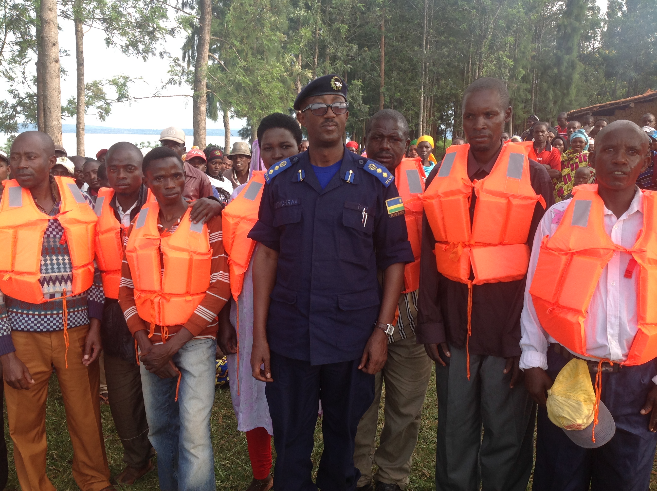 Police donate life jackets to fishermen