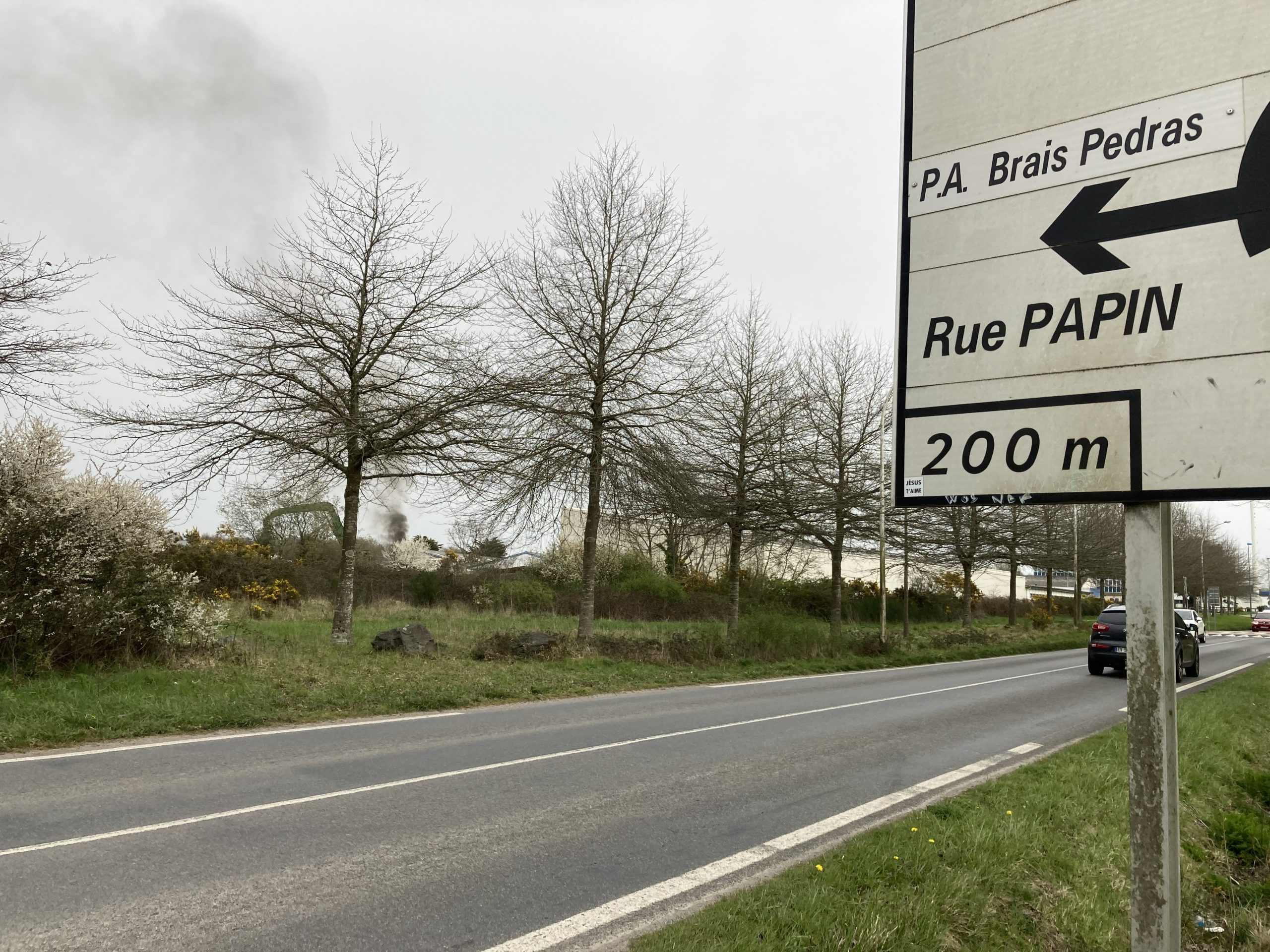 Zone de BRAIS de SUEZ RV OSIS à CAR CASSE 44 . Pas de fumée sans feu ? Réduire la Pollution
