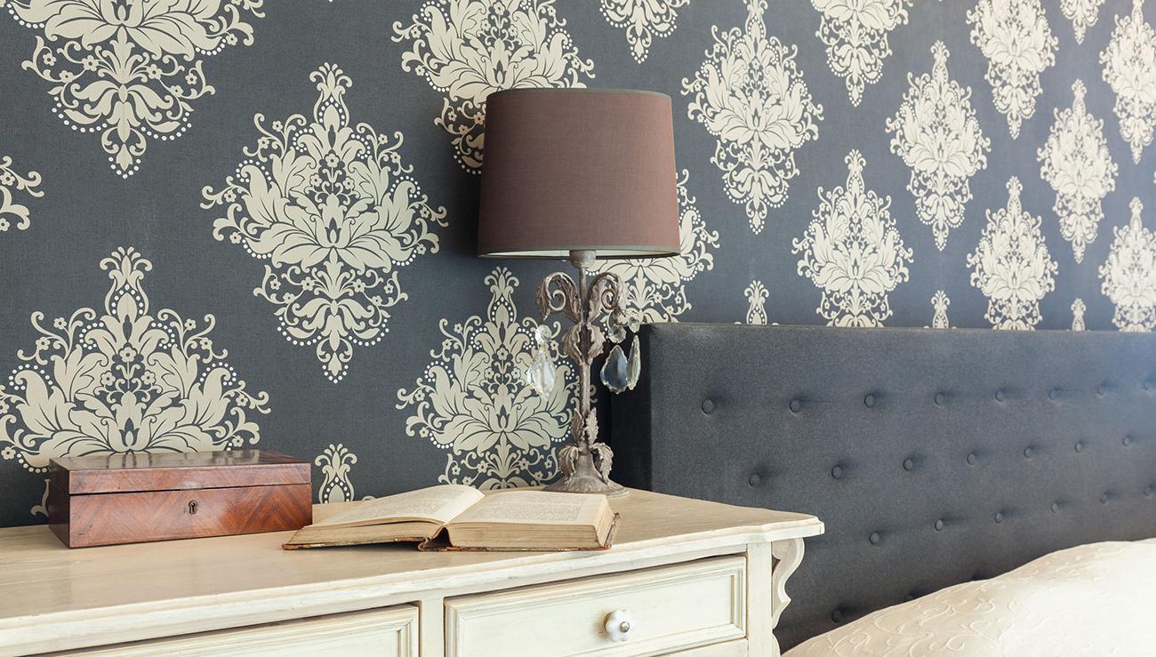 Wallpapering Pomona Decor