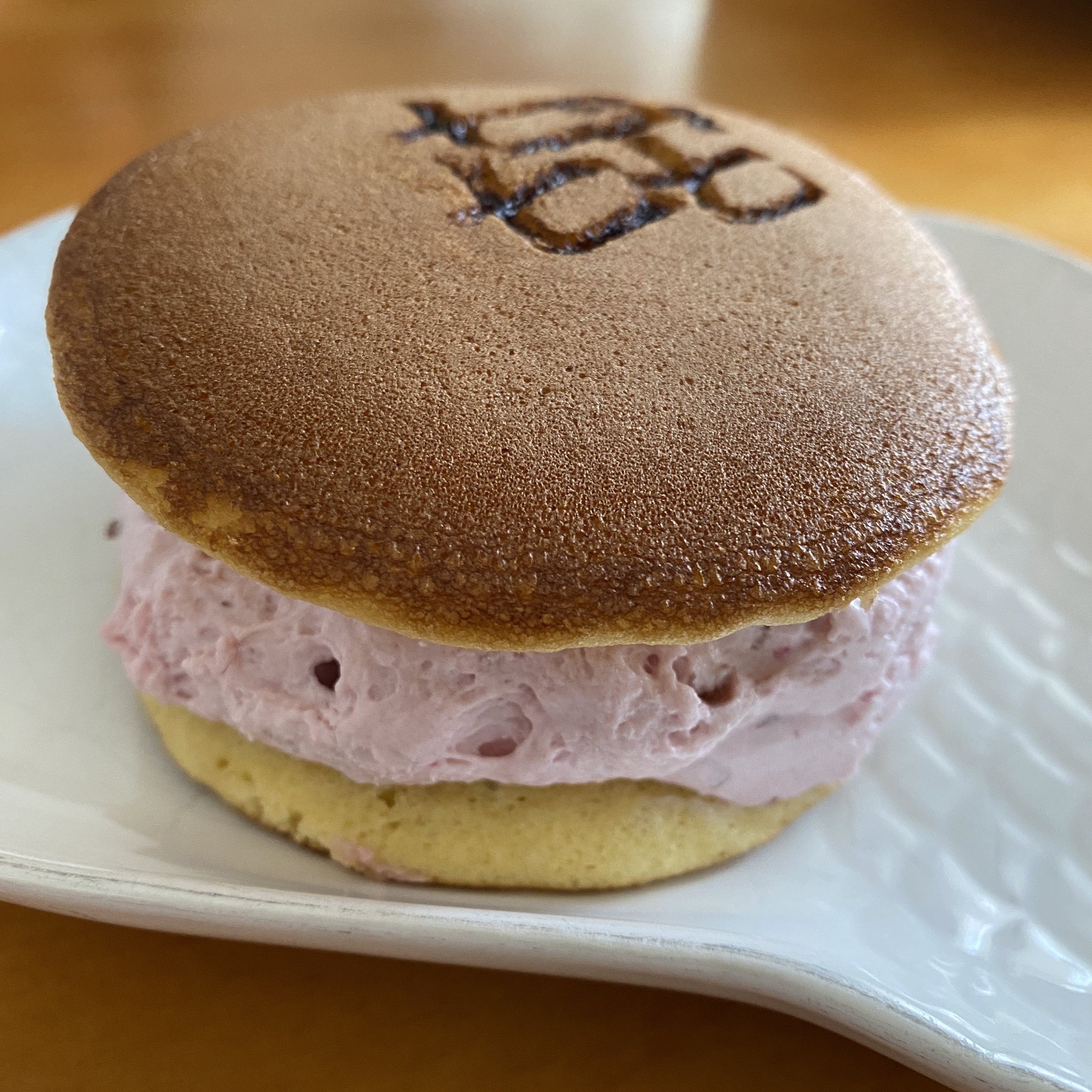 京都どら焼き】見た目ビックリ、味はあっさり、生どら焼き専門店 七星【東山エリア】 (2021年5月15日) - エキサイトニュース 生どら焼き専門店七星のどら焼き