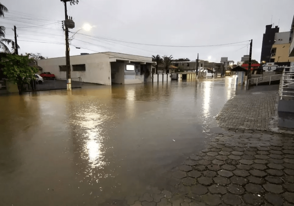 Chuva intensa nas cidades de Jaraguá do Sul e Guaramirim deixa pontos de alagamento Portal