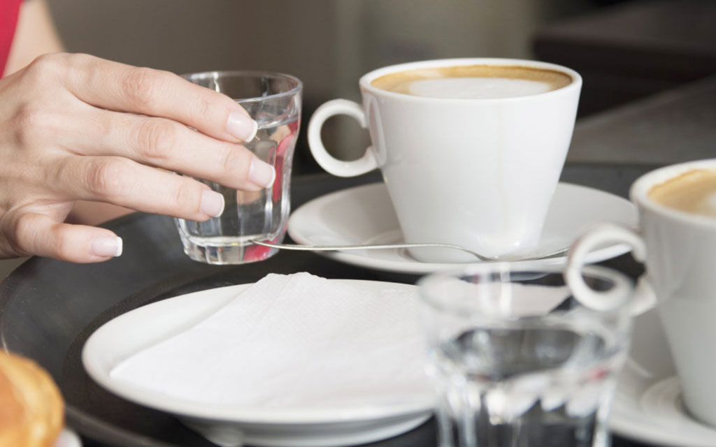 Should you drink water before or after coffee? Ponte Vecchio Macchine a leva per caffè