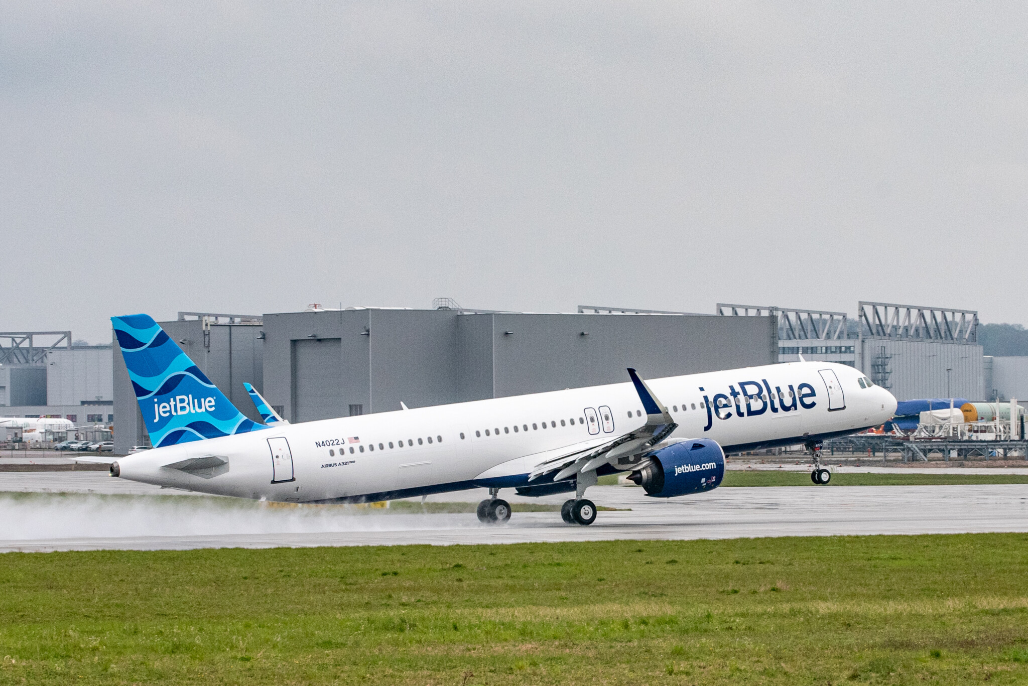 JetBlue permite bagagem de mão na tarifa econômica básica