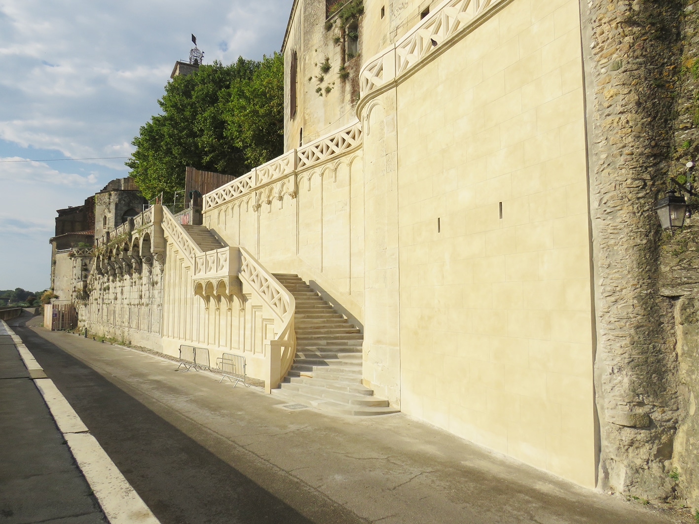 Escalier monumental Saint Pierre Site de la mairie de Pont Saint Esprit