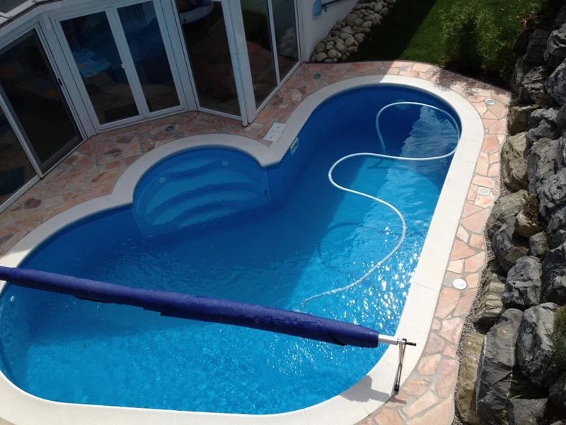 Freiformpool Schwimmbecken Freiform pooldoktor.at