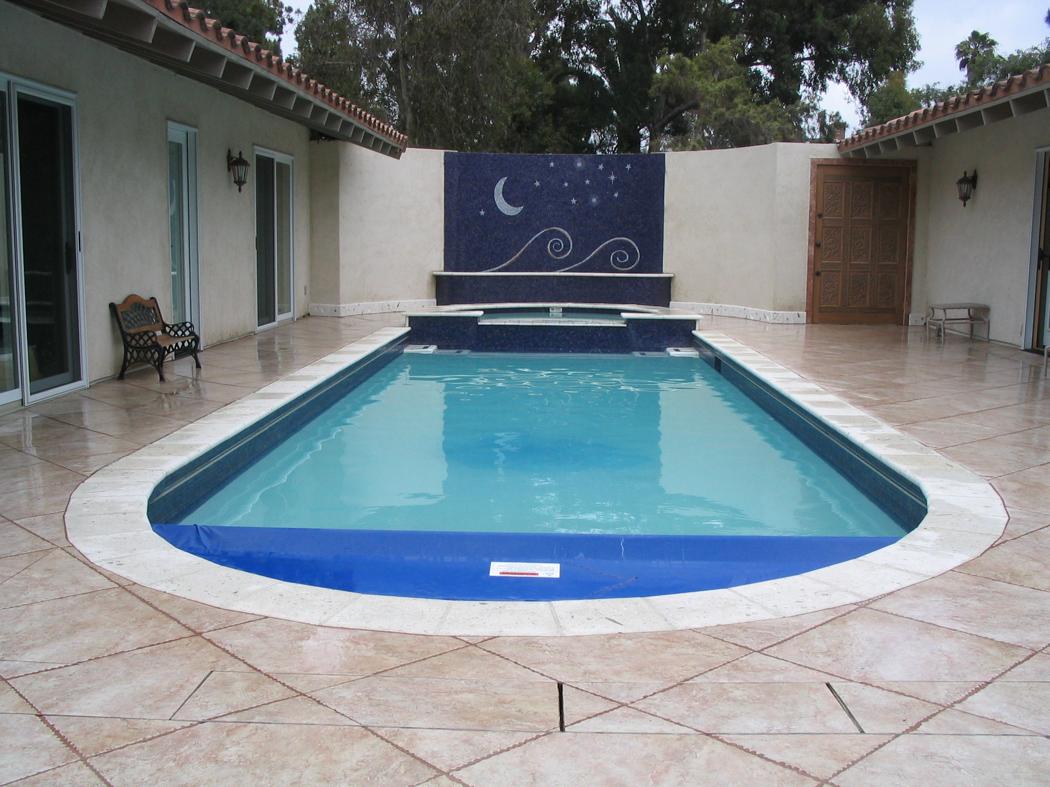 Extreme cantilever with automatic pool cover Poolsafe
