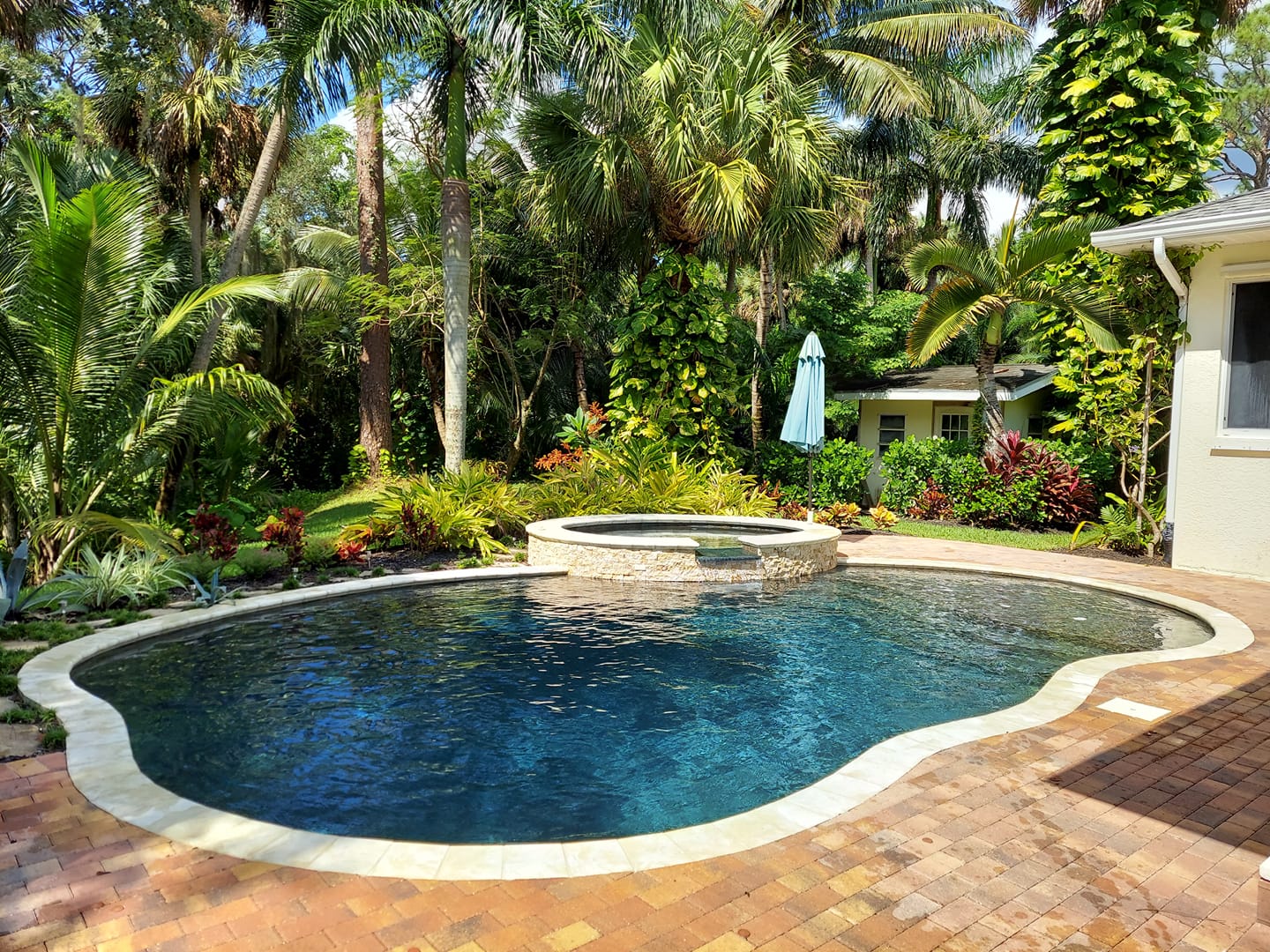 Residential Pool Services Stuart FL 772.361.6889 Clearly Dependable