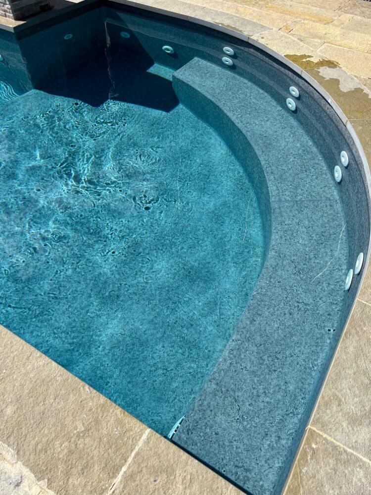 Piscina di forma Personalizzata Pool Tech Piscine