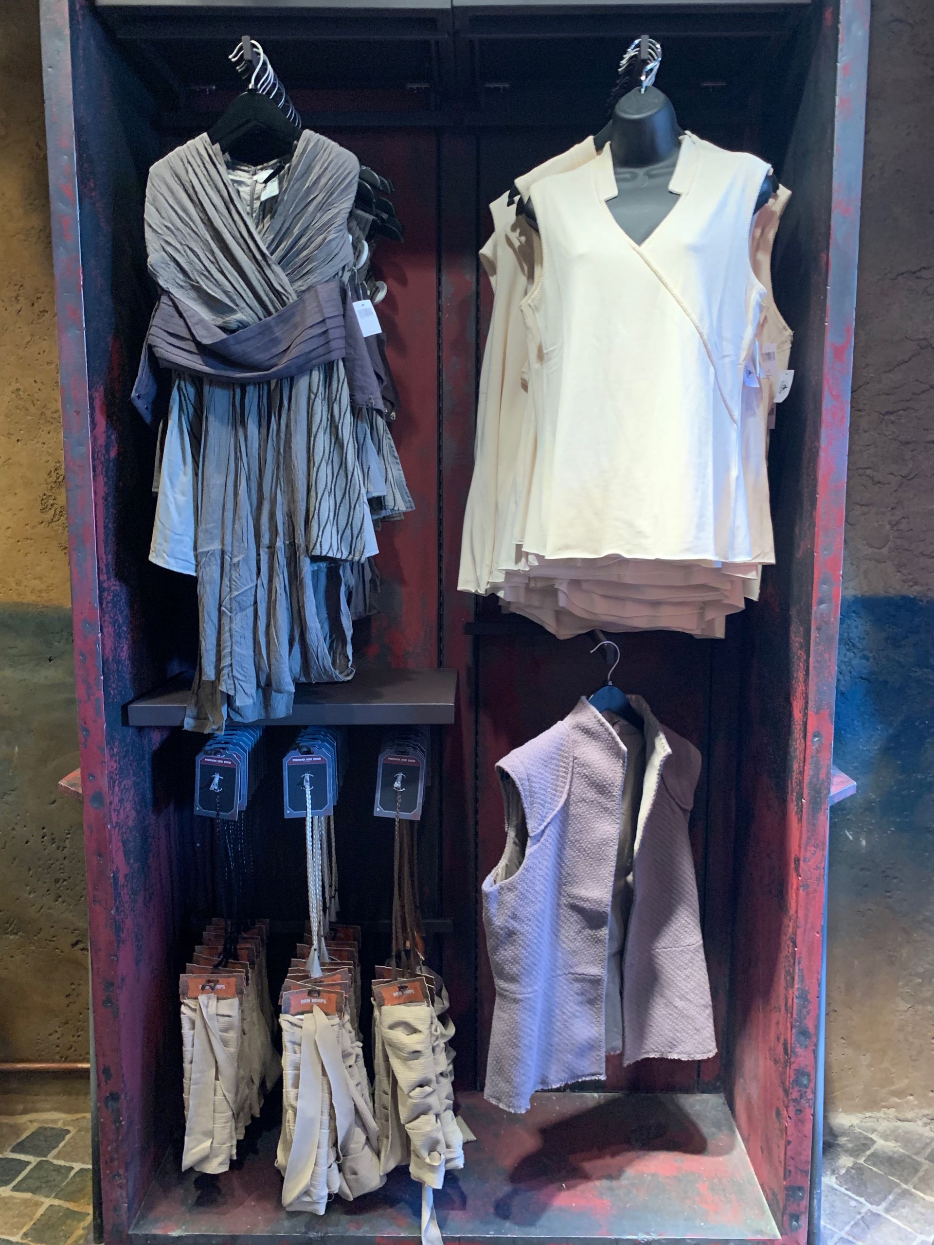 Rey’s AhchTo Outfit from Star Wars Galaxy’s Edge Popcorner Reviews