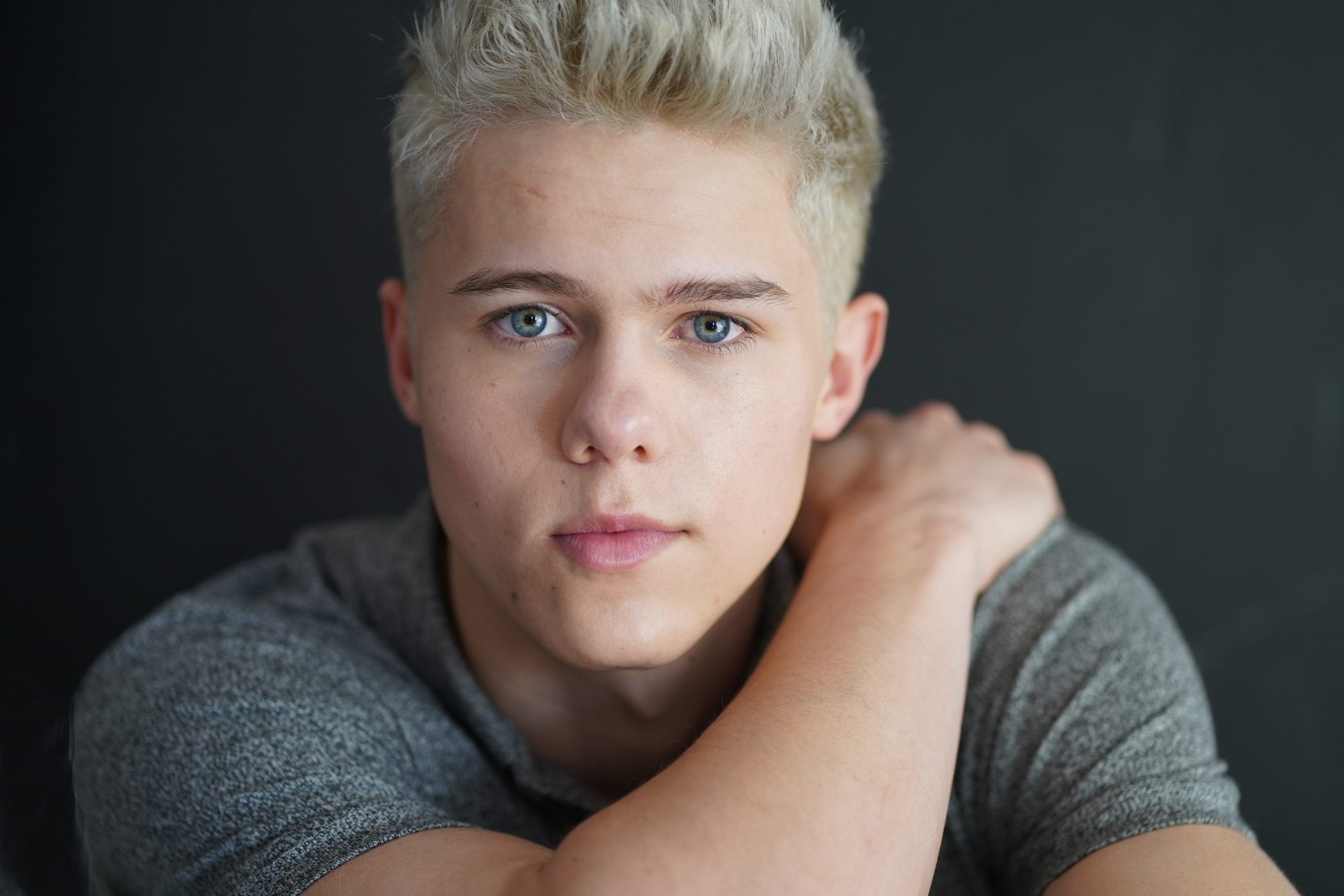 Video Interview Case Walker Talks The Other Two on HBO Max Popternative