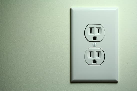 How Many Lights and Outlets Can Be On A 15 Amp Circuit