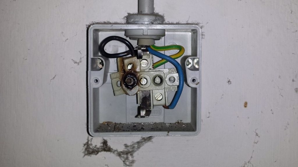 Why Would A Neutral Wire Burn? (5 Reasons Explained