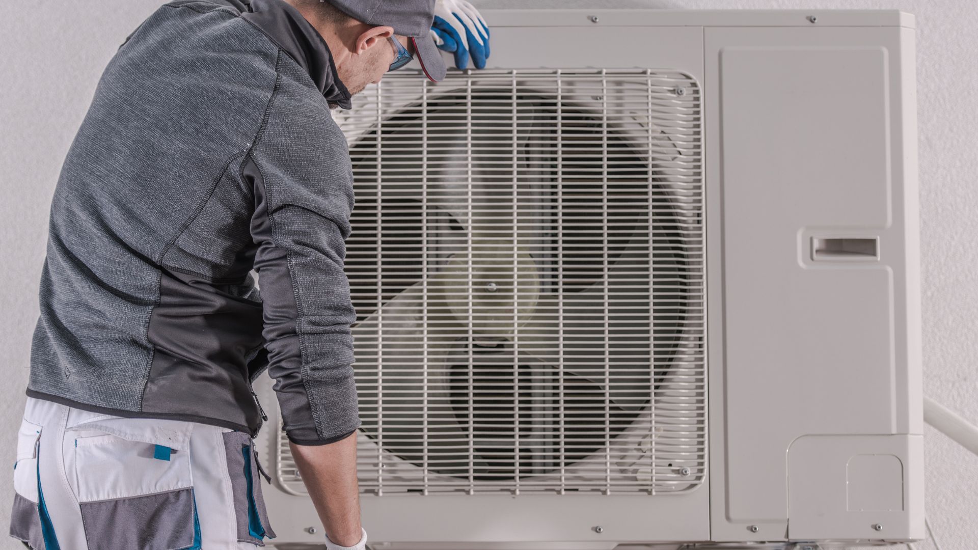 Does The Outside Fan Run When Heat Pump Is On? (Find It Now