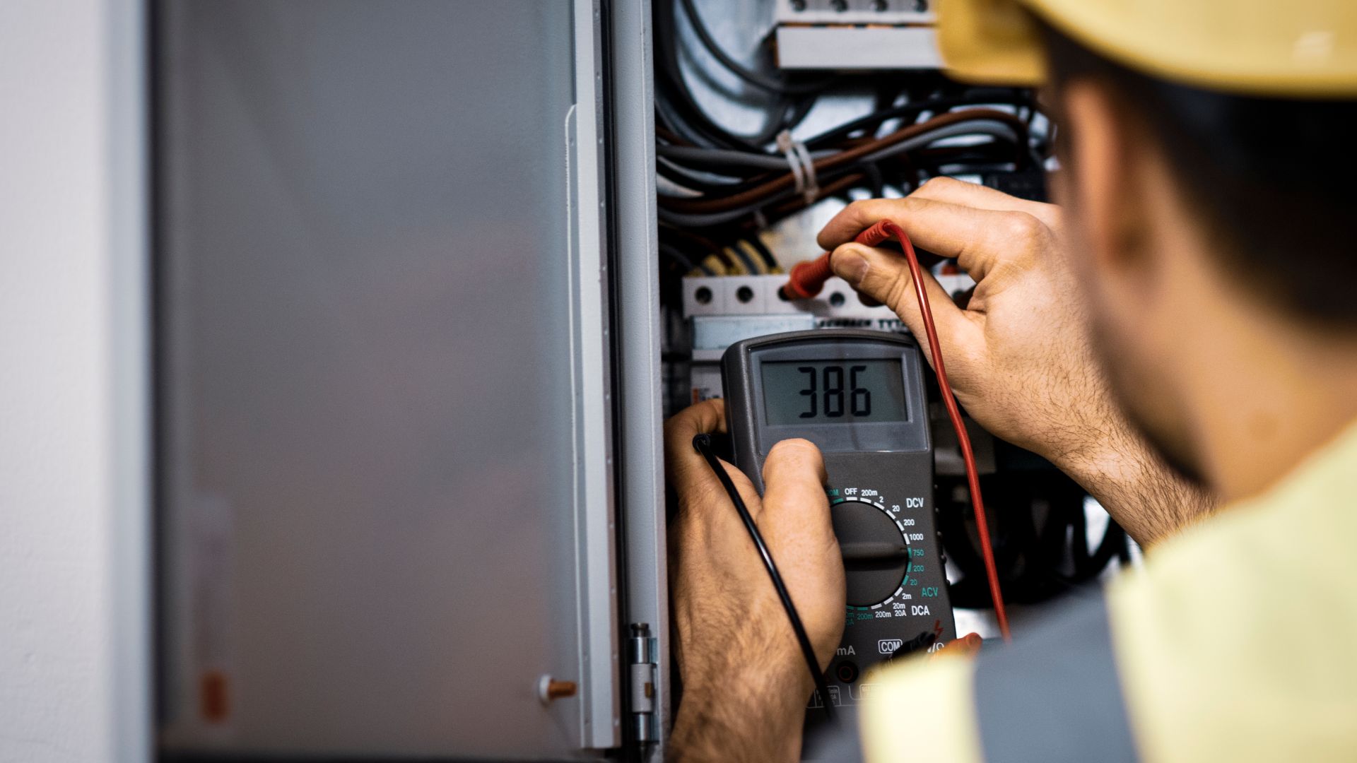 What Does Low Voltage On One Leg Mean? (Explained) PortablePowerGuides