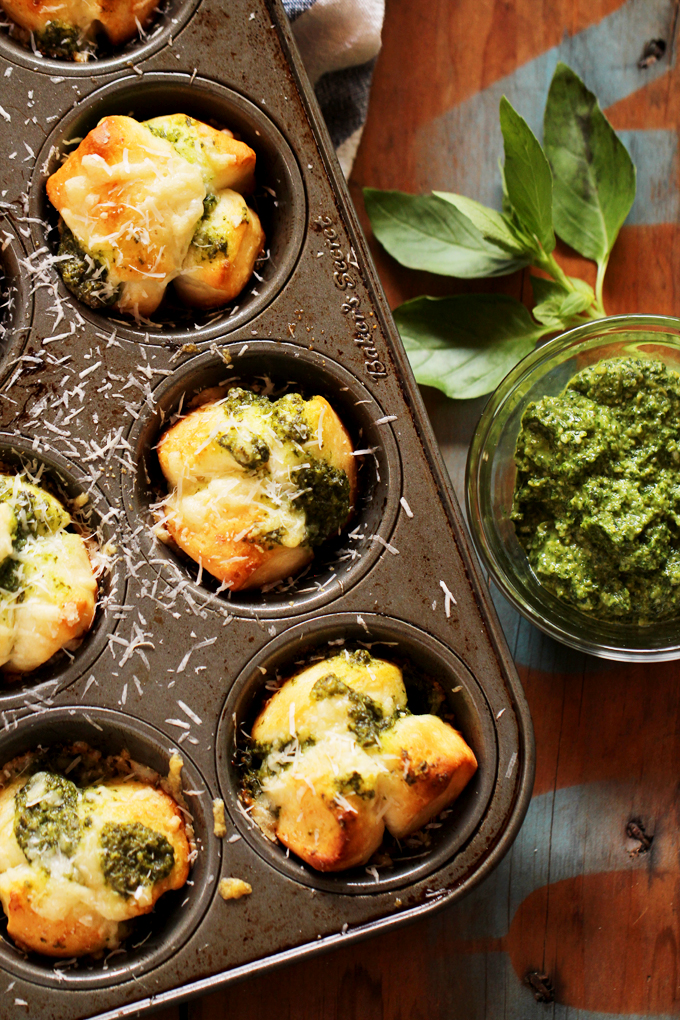 Cheesy Pesto Monkey Bread Rolls
