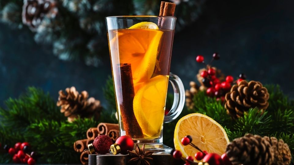 La recette du jus d'orange chaud au miel et aux épices