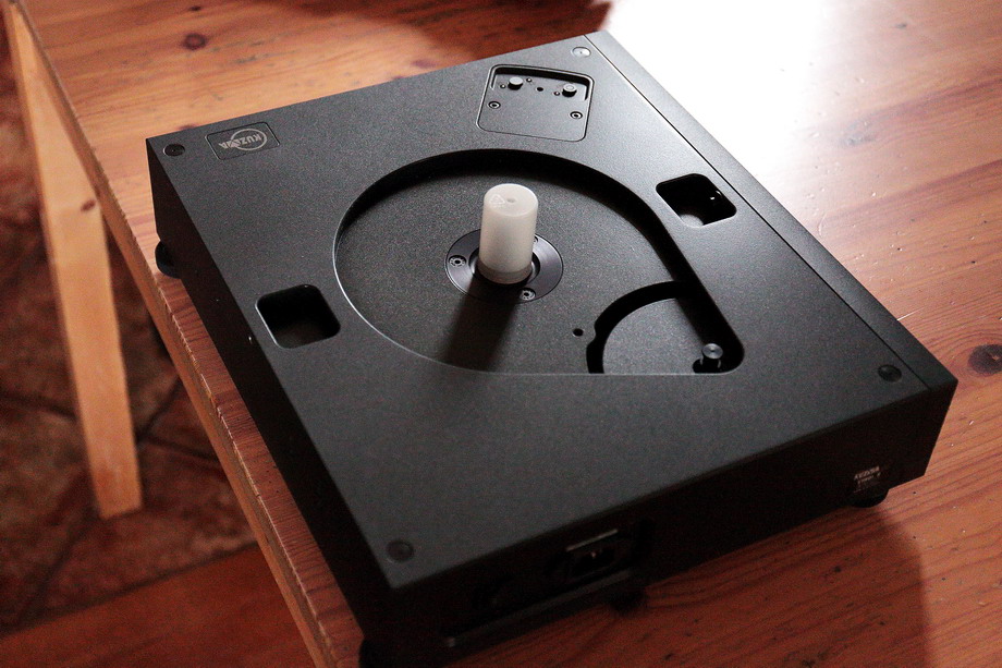 Kuzma STABI R Turntable