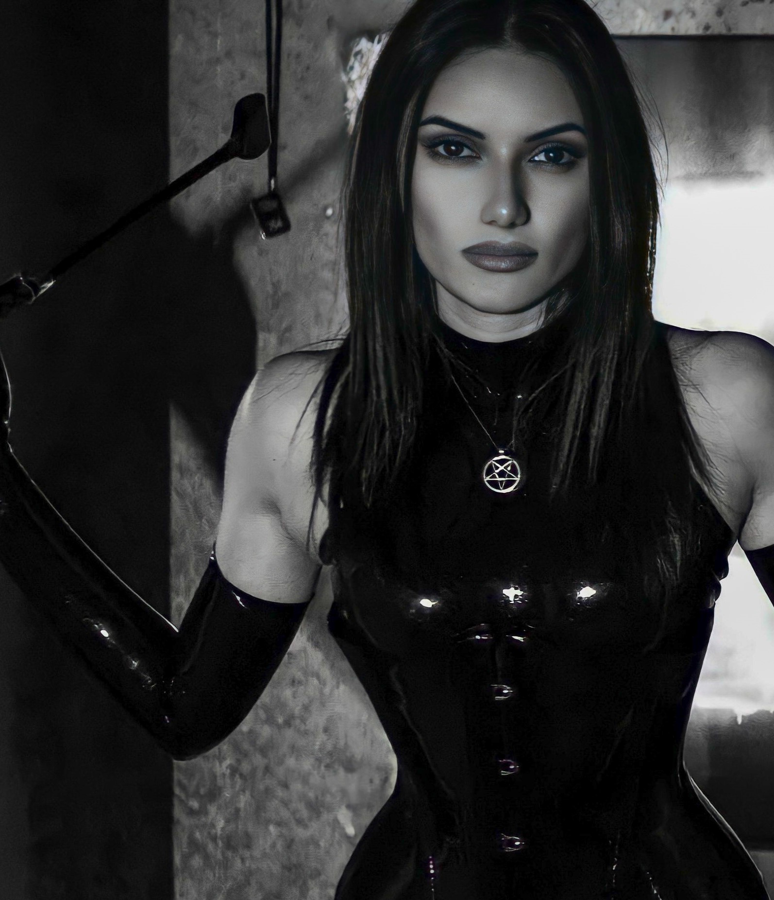 DOMINA VALENTINA IN BERLIN | Dominastudio mieten