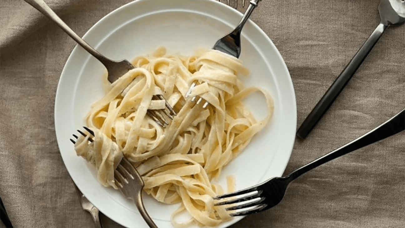 What Is Carbonara Sauce — And How Does It Differ From Alfredo?
