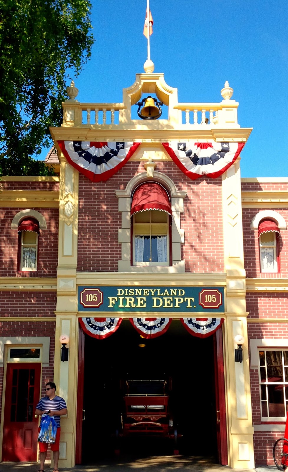 Walt Disney's Apartment Decks the Halls Post 50 RX