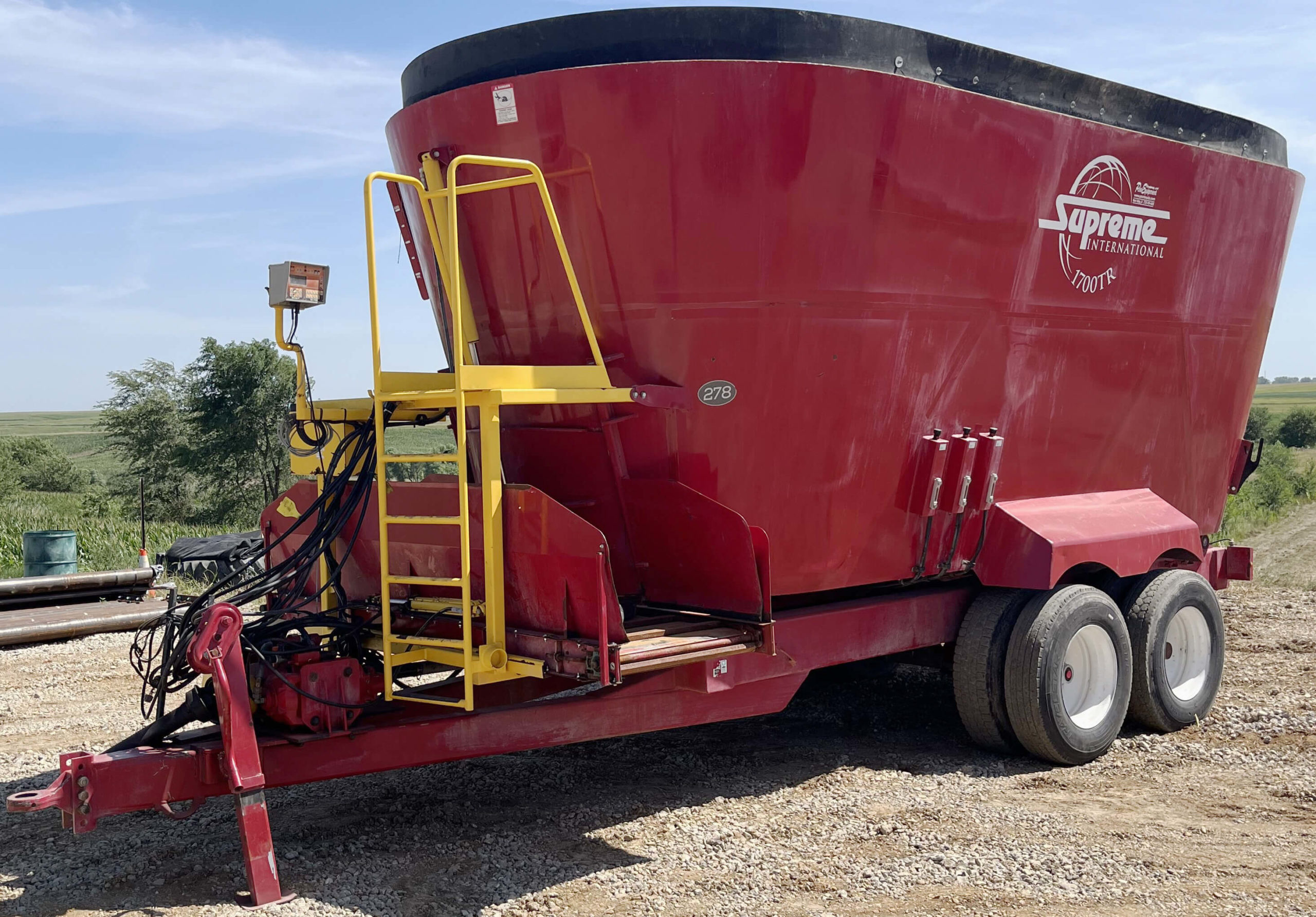 Vertical Feed Mixers for sale Post Equipment