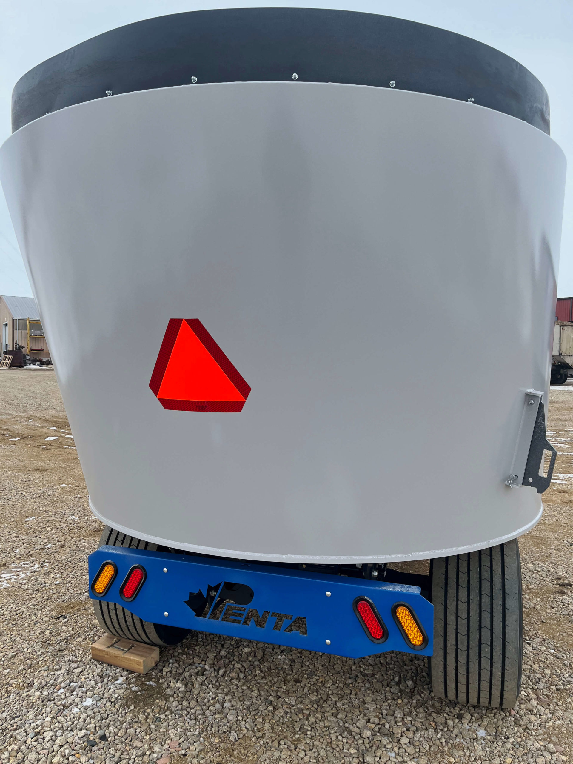 ***NEW*** Penta 4130 Vertical Mixer Wagon for sale Post Equipment