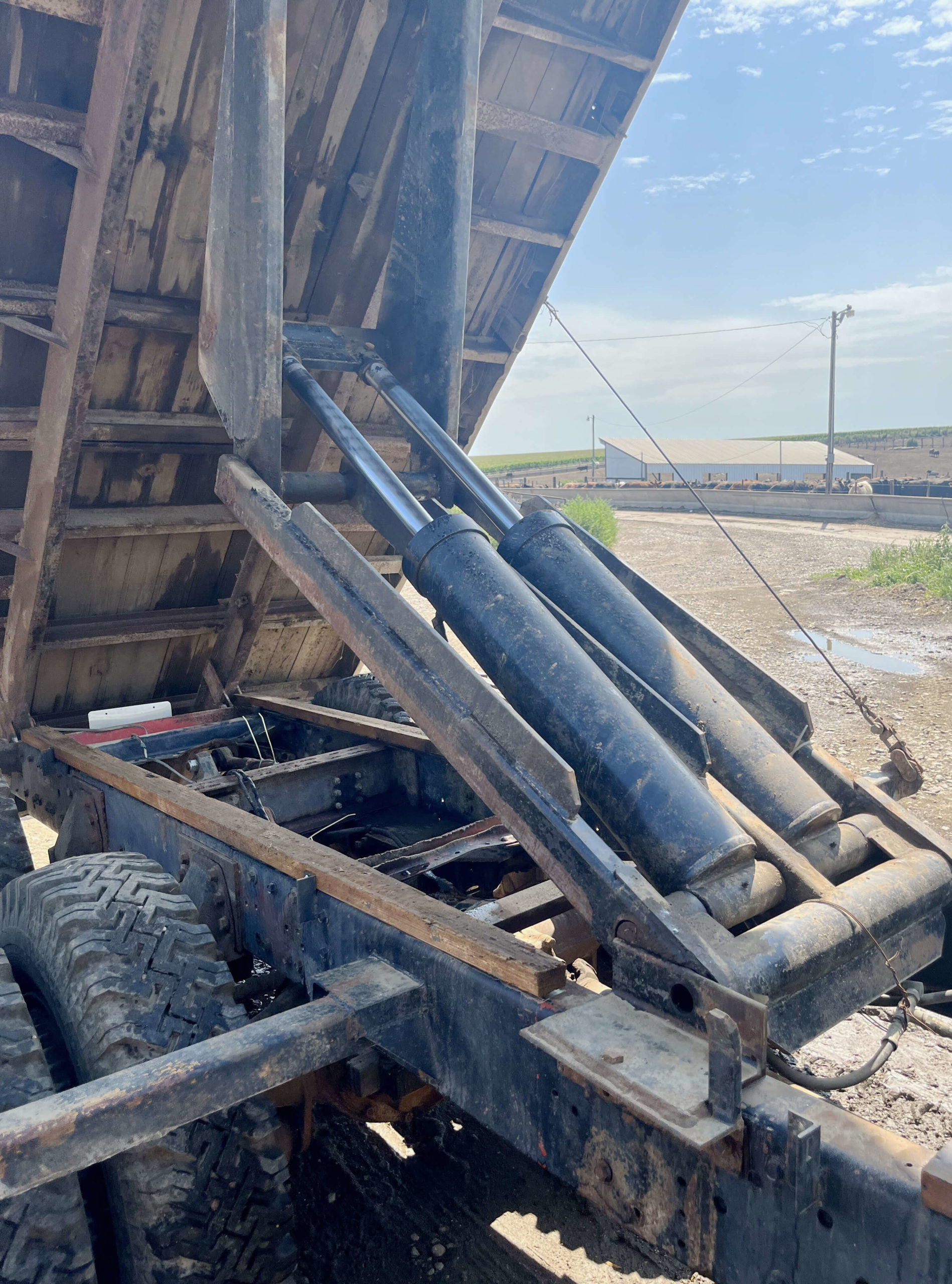 Mack Straight 6 Silage Truck for sale Post Equipment