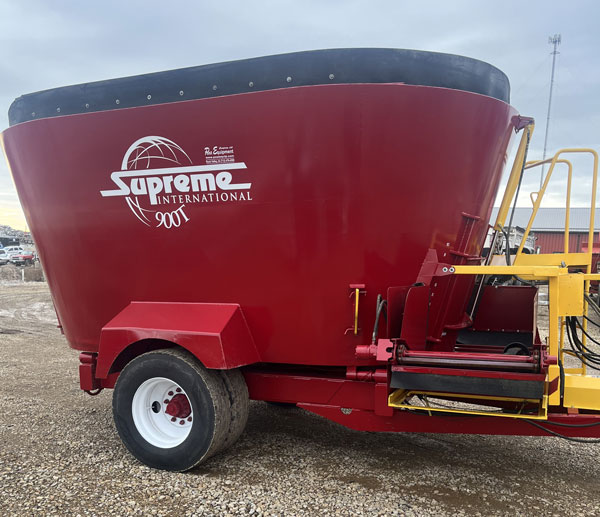 Supreme 900T Vertical Mixer Wagon for sale Post Equipment