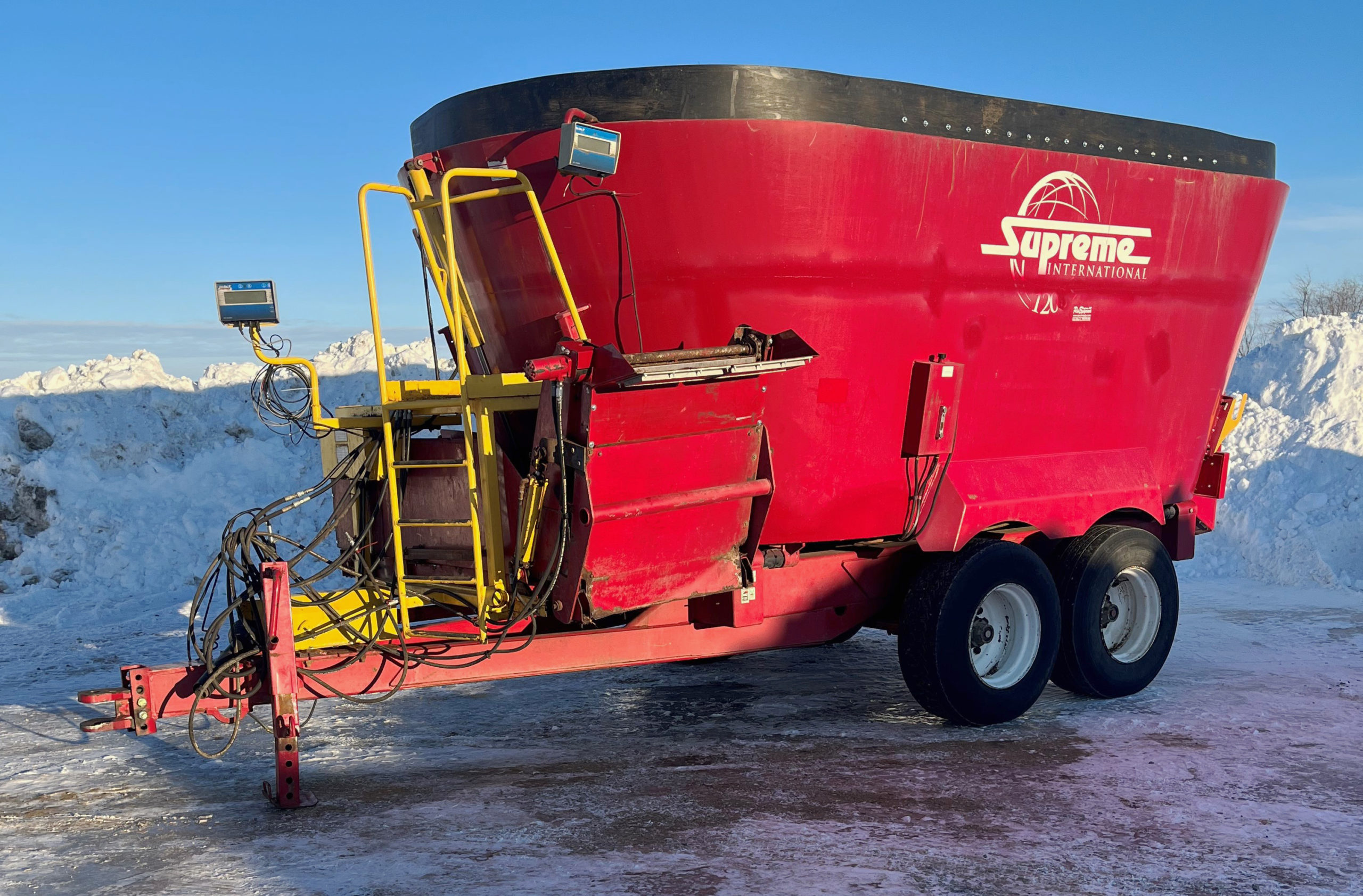 Supreme 1200T Vertical Mixer Wagon for sale Post Equipment