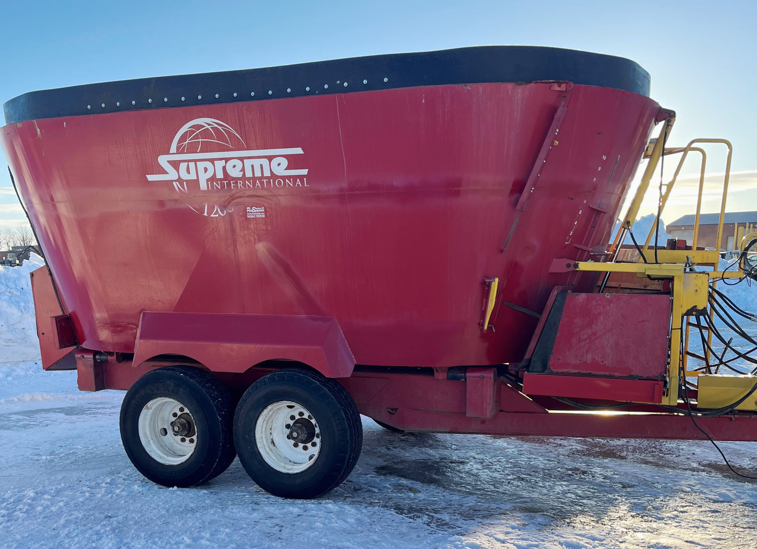 Supreme 1200T Vertical Mixer Wagon for sale Post Equipment