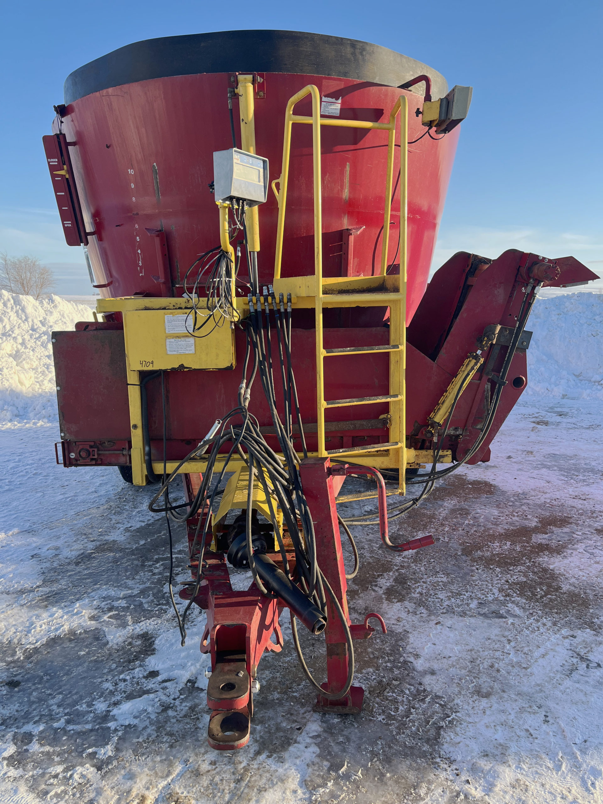 Supreme 1200T Vertical Mixer Wagon for sale Post Equipment