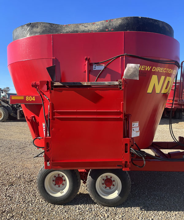 NDE 804 Vertical Mixer Wagon for sale Post Equipment