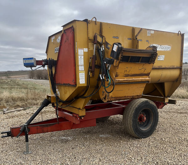 Knight 2375 Reel Mixer Wagon for sale Post Equipment