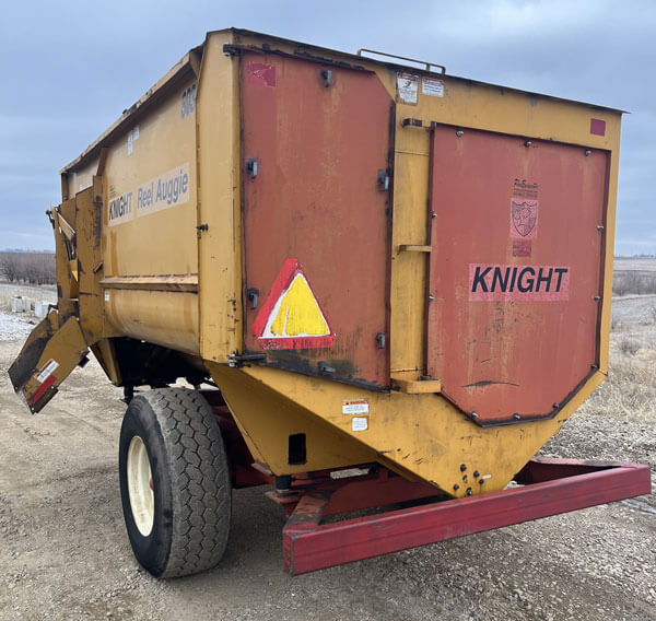Knight 3036 Reel Mixer Wagon for sale Post Equipment