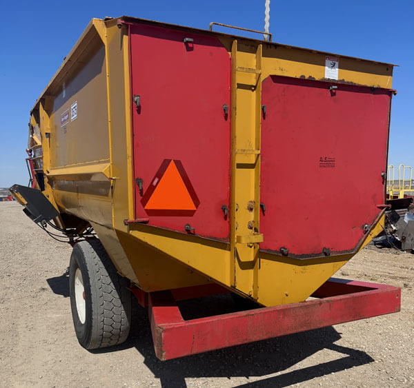 Knight 3575 Reel Mixer Wagon for sale Post Equipment