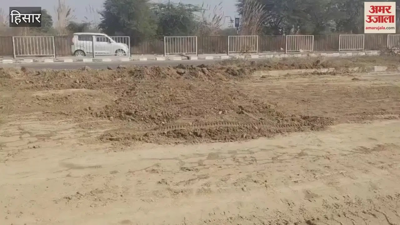हिसार एनएच 9 पर फटी पानी की लाइन, सर्विस लेन पर किया वाहनों का डायवर्जन  Latest Haryana News